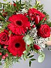 My thieving heart - Mπουκέτο με ολόφρεσκες κατακόκκινες ζέρμπερες, τουλίπες και τριαντάφυλλα