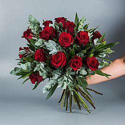Sicily - Μπουκέτο με 15 κατακόκκινα τριαντάφυλλα Freedom Ecuador