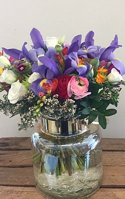 Denver - Μπουκέτο με διάφορα άνθη και φυλλώματα